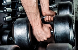 Don’t Ignore Hand Pain: What It Could Mean for Men Who Lift, Train, or Work with Their Hands